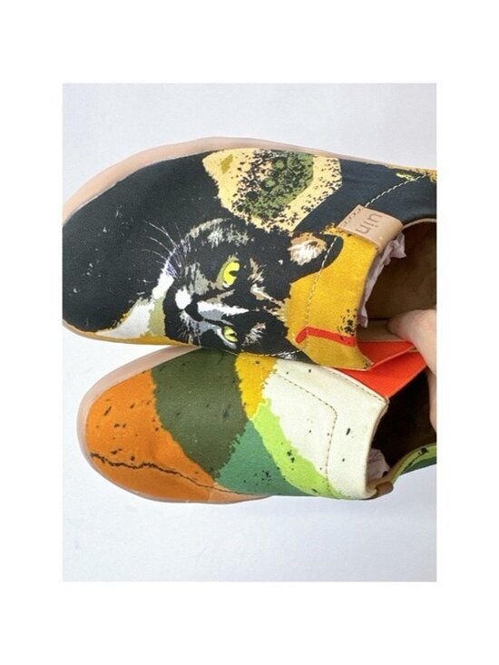 Men’s Size 7 UIN Black Cat Canvas Slip-On Art Travel Shoes
